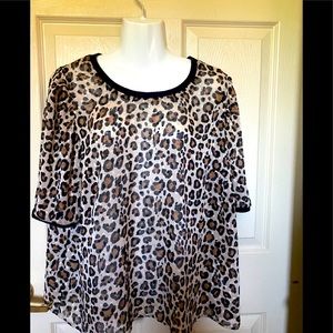 Beautiful leopard blouse light weight  xxl